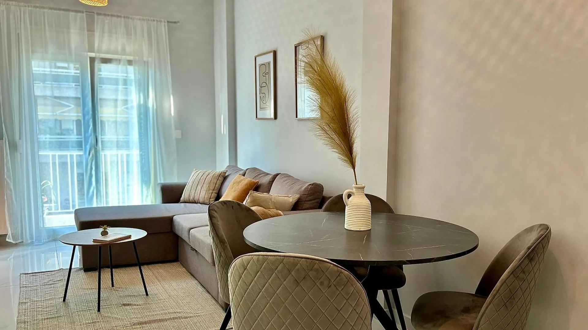 Family Suite With Balcony Thessaloniki Apartment